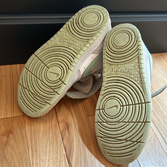 Nike kids shoes - Picture 3 of 4